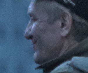 Andrzej Chyra smyra i całuje