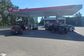 BLOKUJEMY ORLEN. W Starachowicach więcej Policji niż blokujących