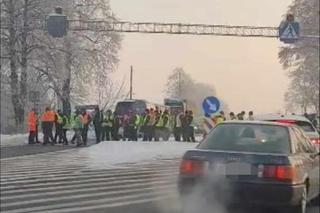 Rośnie frustracja kierowców tirów czekających na wyjazd z Polski do Ukrainy