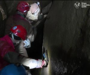 Akcja ratunkowa w Jaskini Salmopolskiej w Beskidach. Ratownicy walczyli o grotołaza przez 4 godziny