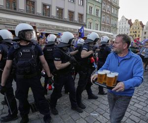 Kibice przed finałem Ligi Konferencji we Wrocławiu