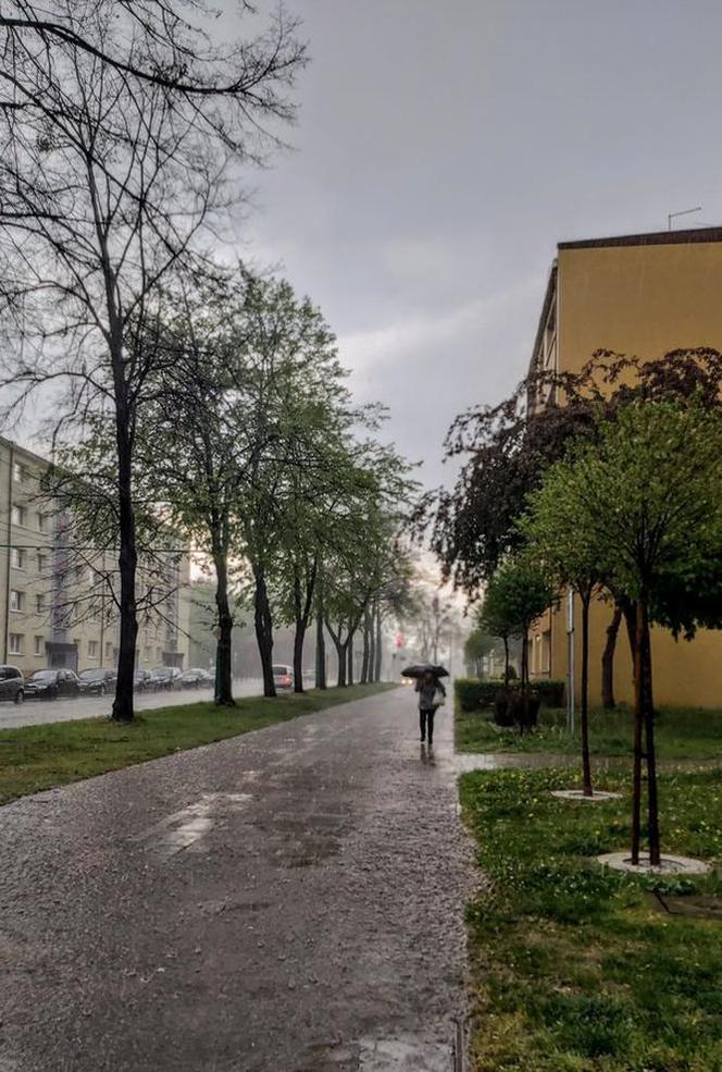 POTĘŻNA burza na Śląsku. Wypadki i zalane budynki. Żywioł SZALEJE! 