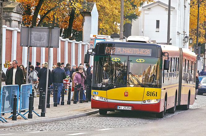 Warszawa. Ruszają linie cmentarne