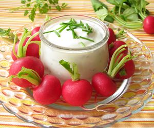 Jak zrobić prosty sos czosnkowy?