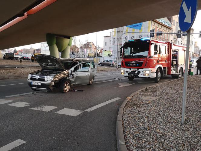 Groźny wypadek na skrzyżowaniu ul. Jagiellońskiej z Ogińskiego! Dwie osoby trafiły do szpitala! [ZDJĘCIA]