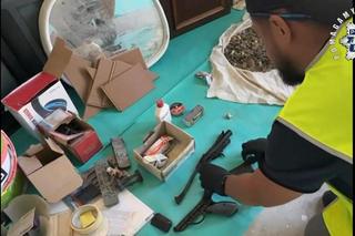 Usiłował zabić sześć osób. Policja pokazała jak wygląda dom po ostrzelaniu 