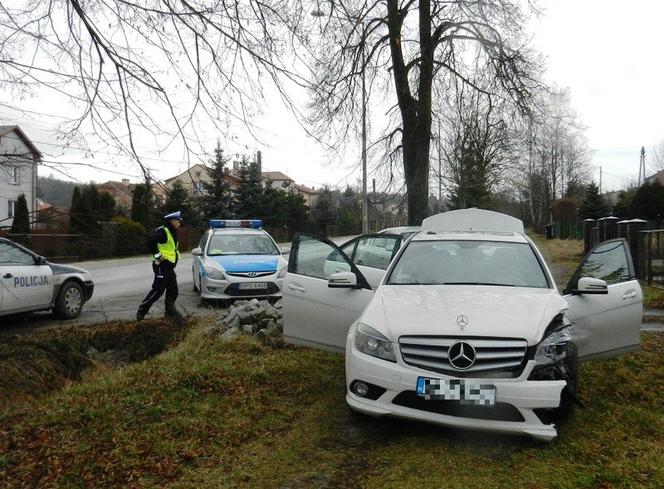 Mercedes Roberta N. rozbity podczas ucieczki przed policją