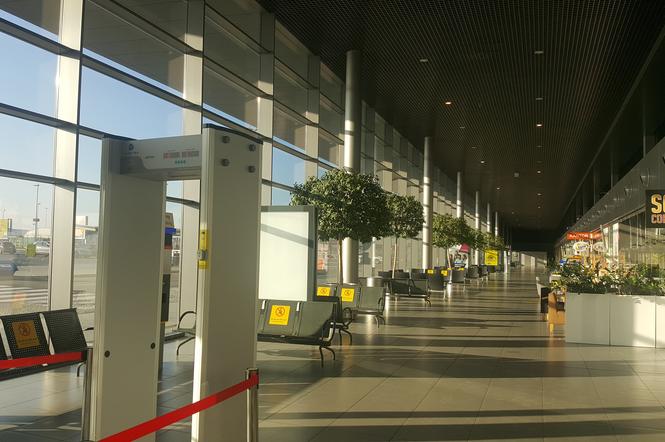Na katowickim lotnisku otwarto punkt szybkich testów antgenowych dla przylatujących ze strefy Non Schengen