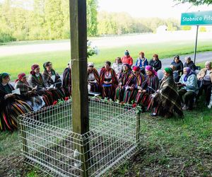 Ten zwyczaj sięga V wieku. W Łódzkiem wciąż jest kultywowany 