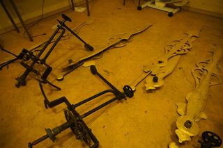 Mechanizm zegarowy przed montażem na wieży kościoła na Rynku Wildeckim