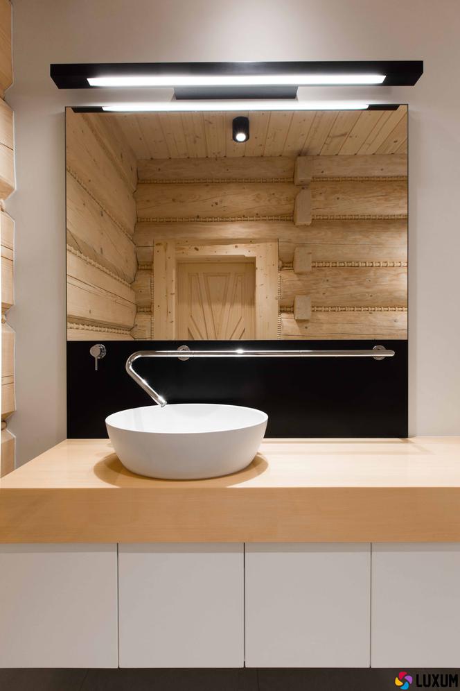 Łazienka w domu z bali drewnianych