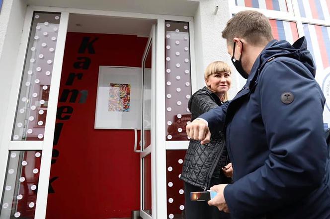 Trzaskowski nie przestrzega rządowych obostrzeń