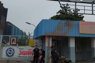Tablice z postulatami Solidarności oblane farbą. Ostatnie Pokolenie zapowiada okupację Sejmu