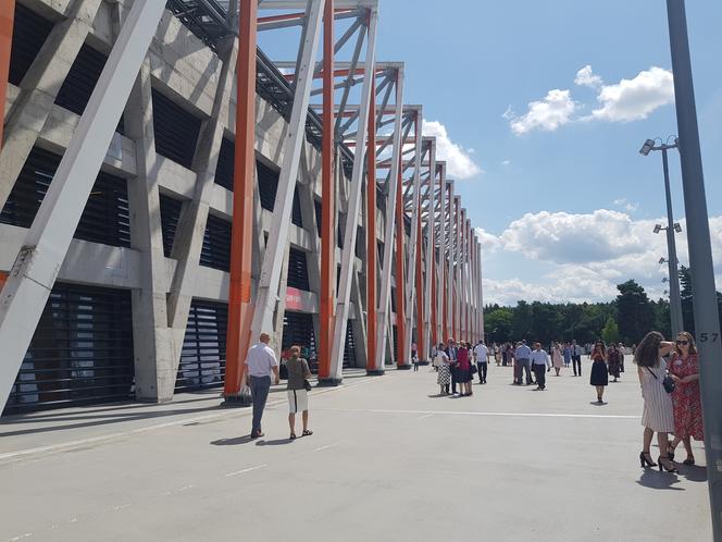 Kongres Świadków Jehowy w Białymstoku. Na stadionie miejskim tysiące uczestników [ZDJĘCIA]