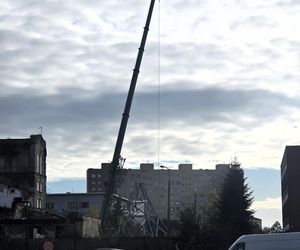 Ostrowiec Świętokrzyski. 32-metrowy maszt rozebrany. Powiat walczył o to 2 lata