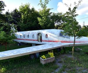 Zniszczony pomnik Tupolewa w Kałkowie-Godkowie