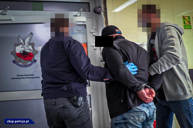 POTĘŻNA akcja policji w Katowicach. Rozbito gang pseudokibiców [ZDJĘCIA]