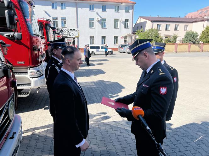 Białystok. Strażacy dostali samochód gaśniczy z 42-metrową drabiną [ZDJĘCIA]