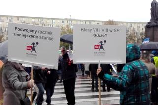„To zamach na polską oświatę” - protest nauczycieli w Warszawie [WIDEO]