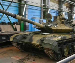 T-90M na hali produkcyjnej