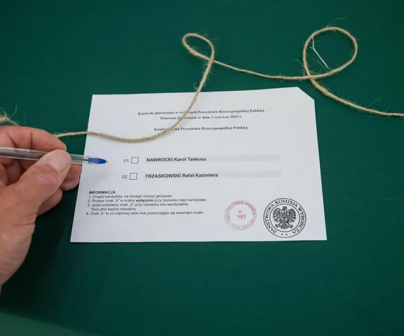 Głosowanie skończone! Kiedy oficjalne wyniki z PKW? Relacja live