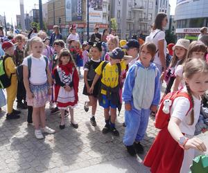  Dni Bajki 2024. W centrum Olsztyna zrobiło się bajkowo. Dzieci przejęły władzę nad miastem [ZDJĘCIA]