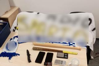 Kibole z Wąbrzeźna zatrzymani przez policję. Policja przejęła niebezpieczne przedmioty