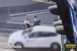 Nastolatkowie potrąceni na przejściu w Zielonej Górze! Wylecieli w powietrze niczym lalki na oczach policji [ZDJĘCIA].