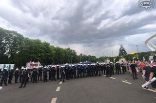 Przed meczem Polska-Mołdawia na Stadionie Śląskim miało dojść do bijatyki. Wkroczyła policja