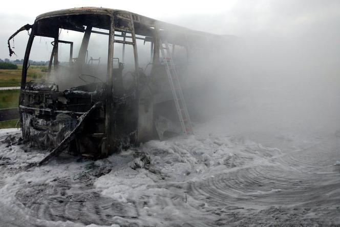 Groźny pożar autokaru w Czechach! Podróżowały nim dzieci ze szkoły w powiecie toruńskim! [WIDEO]