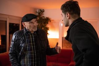 Na Wspólnej, odcinek 2833. Roman (Waldemar Obłoza), Mikołaj (Krzysztof Wieszczek)