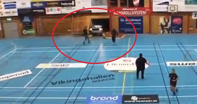 Pijak wjechał w halę wypełnioną dziećmi. Na szokującym WIDEO widać ich przerażenie