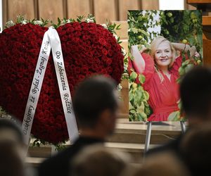 Bliscy i znajomi żegnają Przyjaciółkę dzieci. Piękna urna to dopiero początek