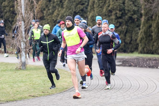 Sobotni parkrun jak zwykle przyciągnął tłumy. To wyjątkowy bieg w samym sercu Katowic ZDJĘCIA