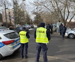  Podczas pościgu w Warszawie zderzyli się z nauką jazdy. Policjanci z Łodzi próbowali zatrzymać Gruzinów. „Czynności trwają”