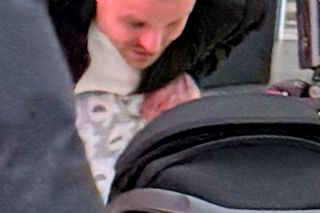 Marcin Hakiel. Bawi, karmi, wychowuje.