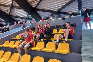 Na co dzień ratują, a dziś grają. Strażacka rywalizacja na parkiecie w Lesznie