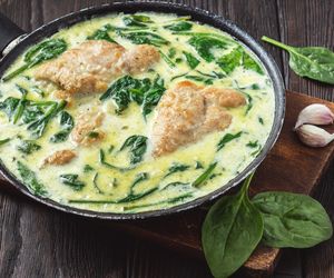 Soczysta pierś kurczaka w aksamitnym sosie śmietanowym ze szpinakiem – obiad pełen smaku!