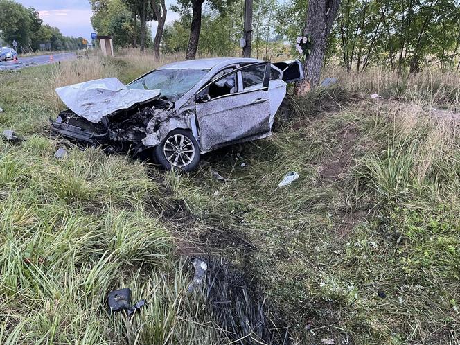 Pod Legionowem samochód osobowy zderzył się z ciężarówką. Cztery osoby ranne, w tym roczne dziecko