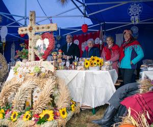 Pogoda się nie udała, ale za to dożynki tak. W Radawcu wystąpił zespół Wilki [GALERIA]