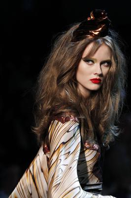 Polskie modelki na wybiegu - Paryski Tydzień Mody. Monika Jagaciak