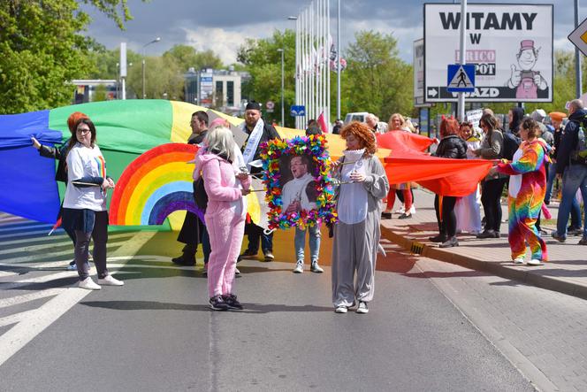 Happening pt. "Na drugi koniec tęczy z Ojcem Tadeuszem. Chryja 2"