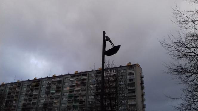 Uszkodzone oświetlenie uliczne w Bieńczycach