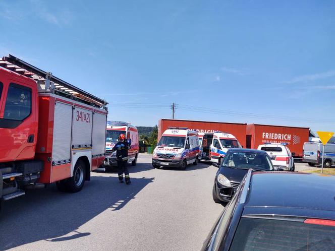 Nowy Sącz. Wypadek na ul. Tarnowskiej. Dzieci wśród poszkodowanych, trzy osoby w szpitalu [ZDJĘCIA]