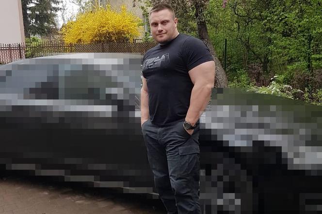 Krzysztof Radzikowski jeździ ogromną limuzyną