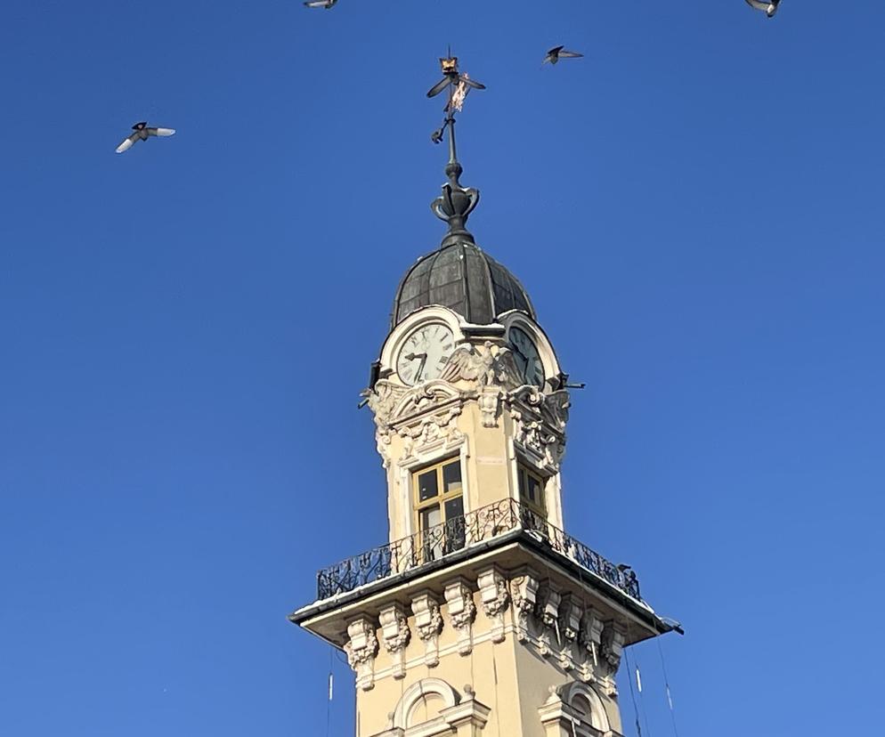 Nie działa zegar na wieży ratuszowej w Nowym Sączu. Co się z nim stało?