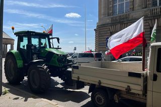 Rolnicy protestują pod Zachodniopomorskim Urzędem Wojewódzkim w Szczecinie. O co walczą?