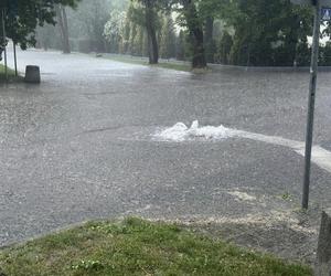 Potężna ulewa zamieniła drogi w rwące potoki. Oberwanie chmury nad Tarnowem