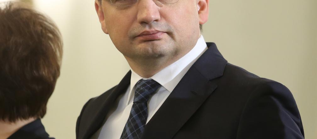 Ziobro go ściga. Gowin mu płaci.
