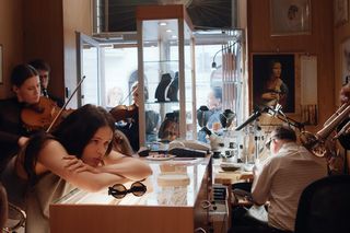 Rosalía nagrała teledysk w Polsce. Te kultowe miejsca w Warszawie odwiedziła hiszpańska gwiazda